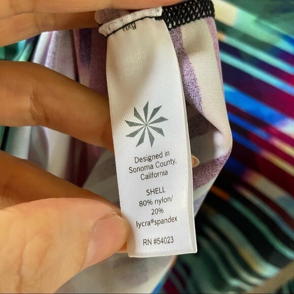 Athleta Laser Beam Rash Guard Swim Top Razzle Purple UPF 50+ XXS NWOT - Picture 8 of 10